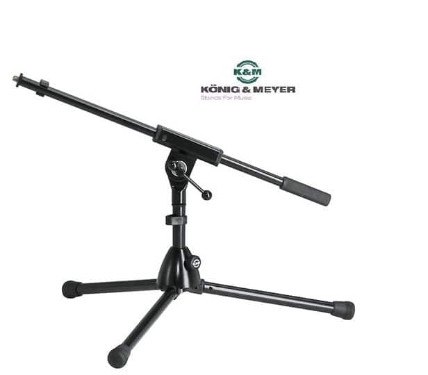 סטנד מיקרופון מקצועי נמוך Konig & Meyer