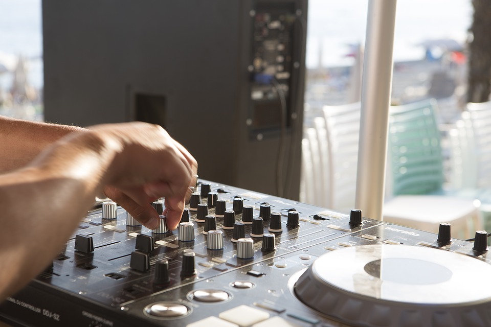 למה עדיף לשכור ציוד הגברה לאירוע השטח הקרוב שלכם?