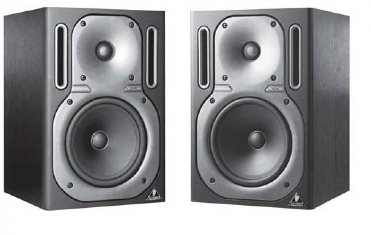 מוניטורים Behringer 2031P